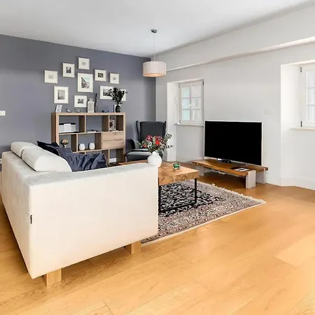 Schoene 2-zimmer-wohnung Daire *